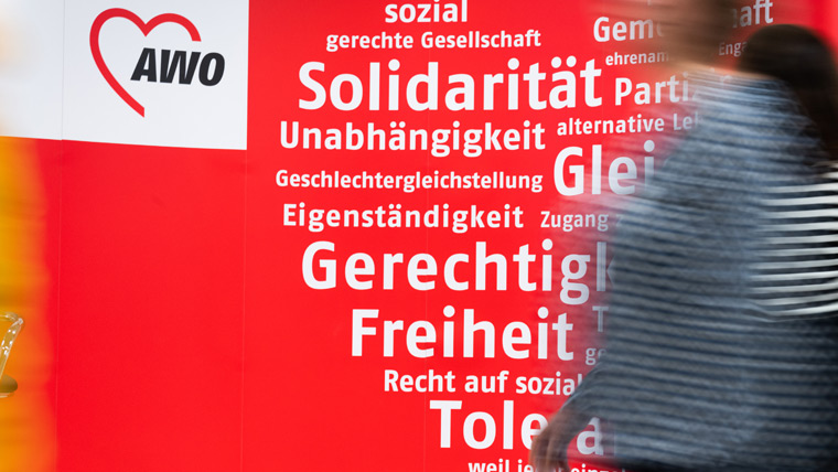 Banner Solidarität, Gerechtigkeit, Freiheit, Toleranz